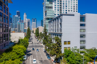 1100 S Grand Ave in Los Angeles, CA - Building Photo - Building Photo