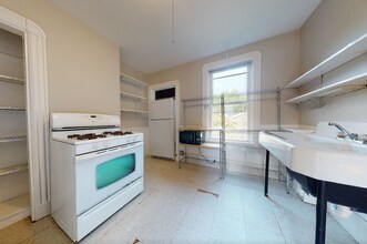 558 Green St, Unit 3PH in Cambridge, MA - Foto de edificio - Building Photo