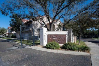 7521 Country Club Dr in Laredo, TX - Foto de edificio - Building Photo