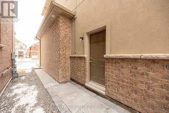 217 Ronald Guscott St in Oshawa, ON - Building Photo - Building Photo