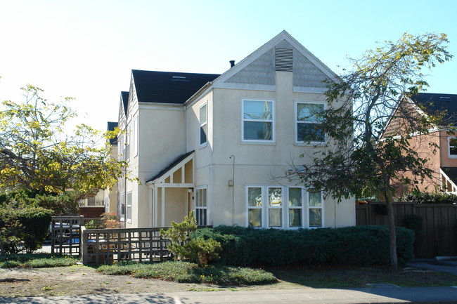 1500-1504 8th St in Berkeley, CA - Foto de edificio - Building Photo