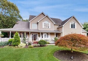 8 Angela Ct in Hopewell Junction, NY - Building Photo