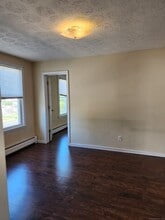 136 Broad St in Plainville, CT - Building Photo - Building Photo