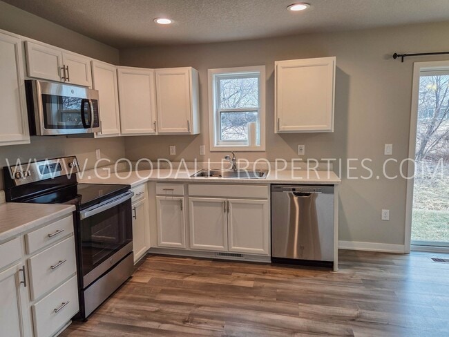 4467 E 48th St in Des Moines, IA - Building Photo - Building Photo