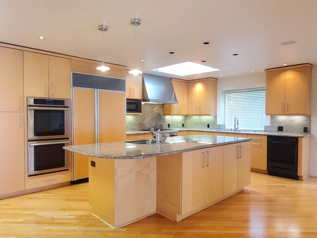 19354 Titus Ct, Unit C111 in Saratoga, CA - Building Photo - Building Photo