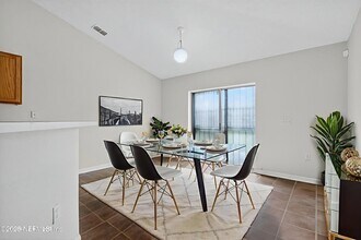 2042 Wiley Oaks Ln in Jacksonville, FL - Foto de edificio - Building Photo