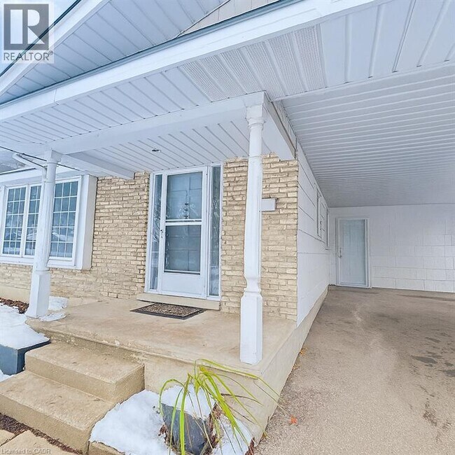62 Lewis Crescent in Kitchener, ON - Building Photo - Building Photo