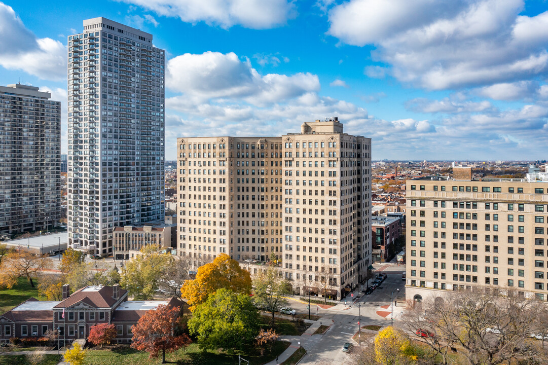 2000 N Lincoln Park W in Chicago, IL - Building Photo