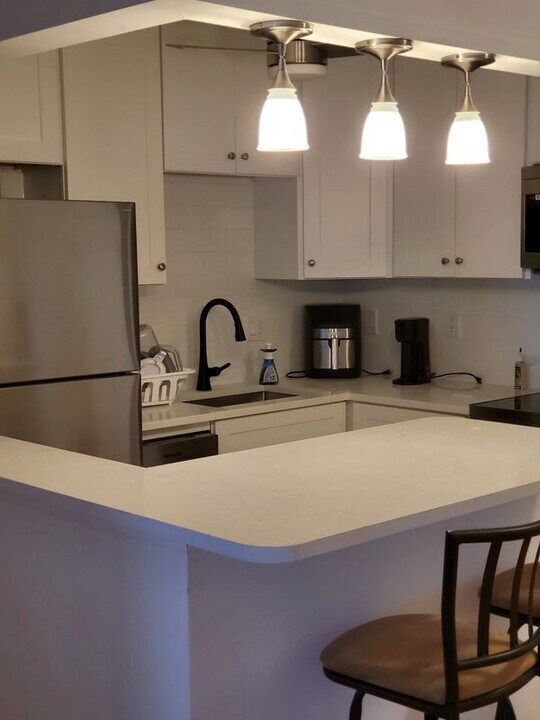 100 Shore Ct in North Palm Beach, FL - Building Photo