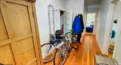 376 Washington St, Unit 1 in Somerville, MA - Foto de edificio - Building Photo