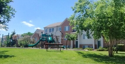 7421 Claridge Dr in Bridgeview, IL - Foto de edificio - Building Photo