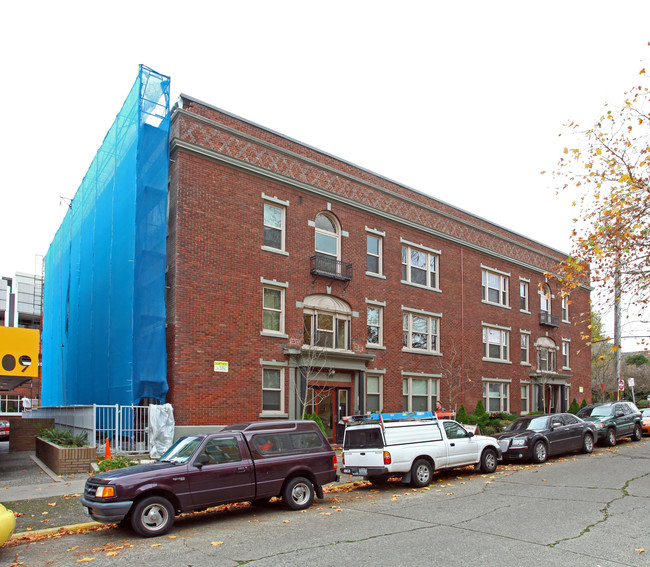 901-905 NE 43rd St in Seattle, WA - Foto de edificio - Building Photo