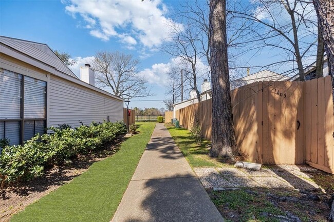 6401 Deihl Rd in Houston, TX - Building Photo - Building Photo