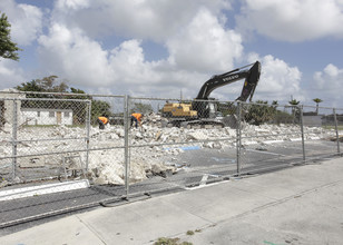 110-118 Foster Rd in Hallandale Beach, FL - Building Photo - Building Photo