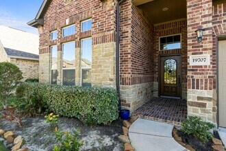19707 Chaparral Berry Dr in Cypress, TX - Foto de edificio - Building Photo