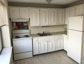755 Wethersfield Ave, Unit B13 in Hartford, CT - Foto de edificio - Building Photo
