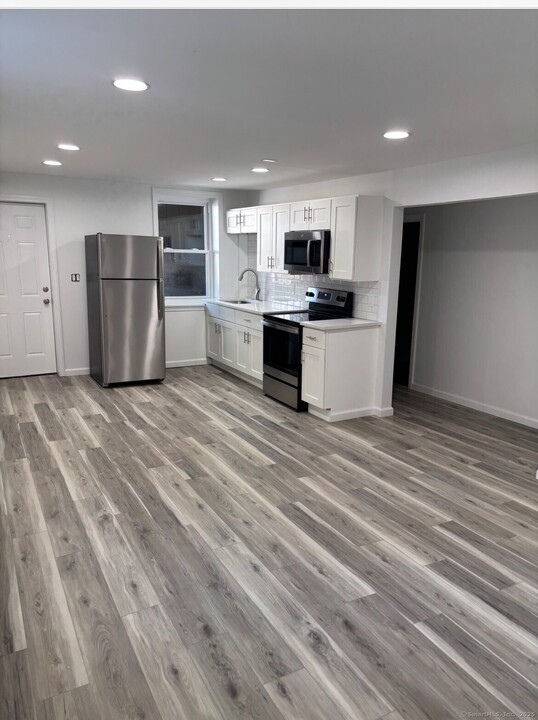 110 Rockwell Ave-Unit -2 in New Britain, CT - Foto de edificio