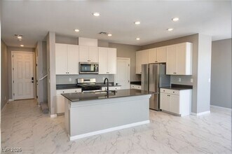 4694 Mystic Quartz Ct in Las Vegas, NV - Building Photo - Building Photo