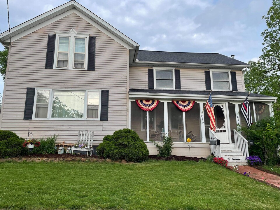 616 Union Ave in Belvidere, IL - Foto de edificio