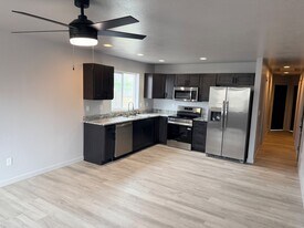 341 Division St in Klamath Falls, OR - Building Photo