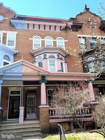 property at 2822 St Paul St