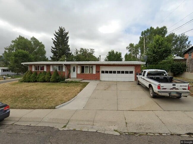 property at 2101 Summit Dr