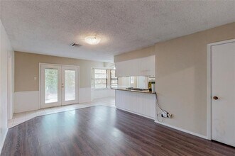 1006 Meadowbrook Dr in Grapevine, TX - Building Photo - Building Photo