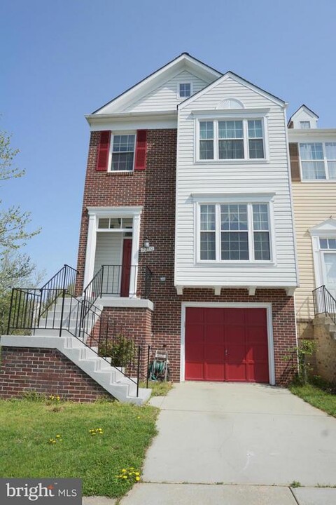 7210 Sunset Pl in Greenbelt, MD - Building Photo