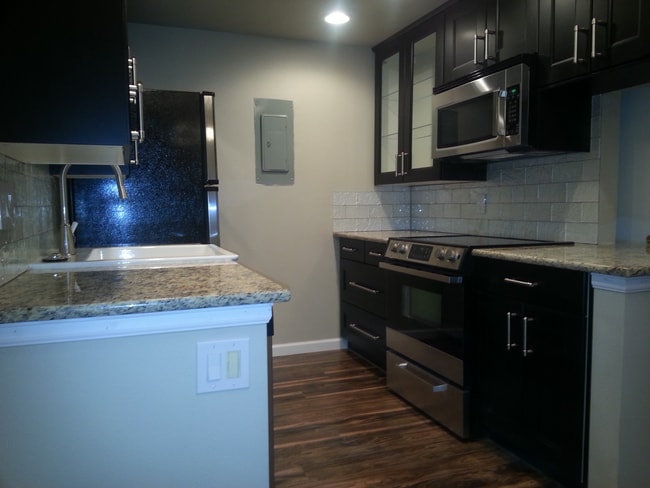 8335 Fairmount Dr in Denver, CO - Building Photo - Building Photo