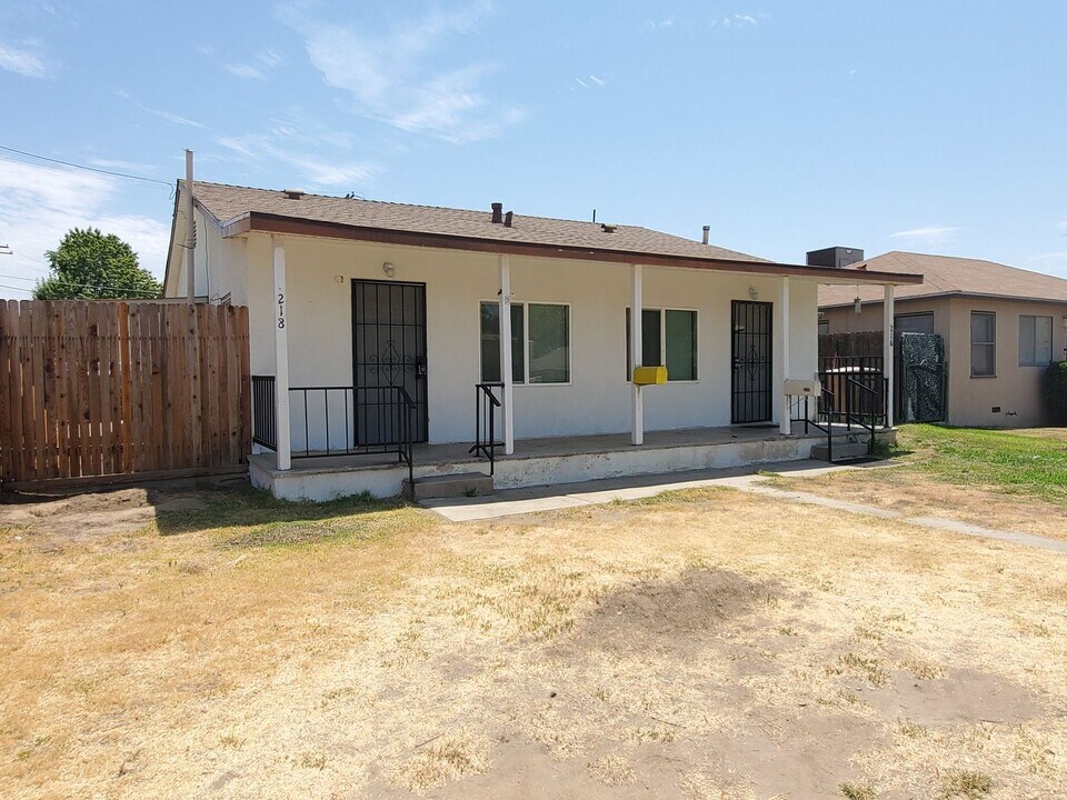 218 Colin B Kelly Dr in Bakersfield, CA - Building Photo
