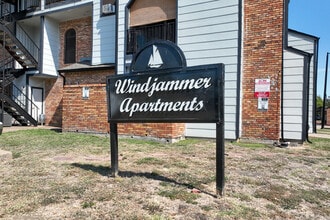 Vista Isle Apartments in Garland, TX - Building Photo - Building Photo
