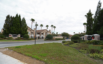 Villas At Cross Creek in Tampa, FL - Building Photo - Building Photo