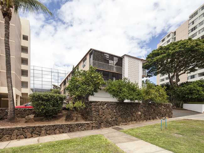 1047 Ala Napunani St in Honolulu, HI - Building Photo - Building Photo