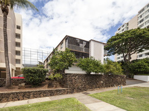 1047 Ala Napunani St in Honolulu, HI - Foto de edificio - Building Photo