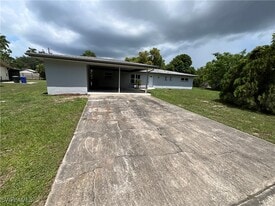 169 Riverview Rd in Ft. Myers, FL - Building Photo
