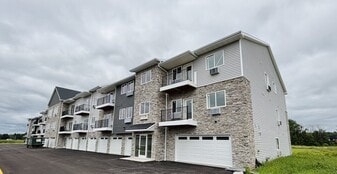 Evora in Hobart, WI - Building Photo