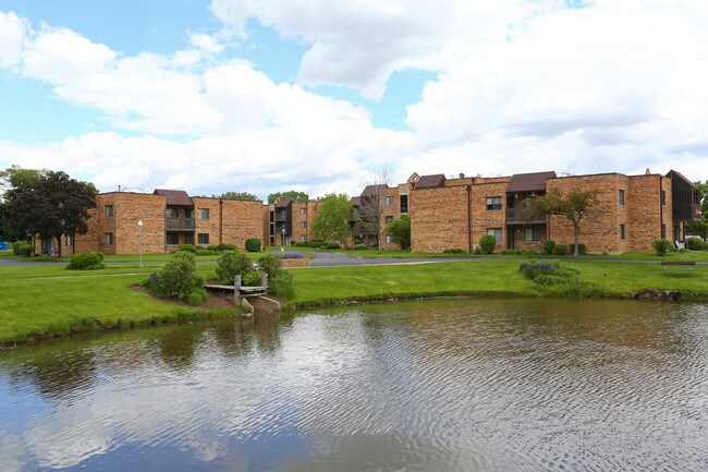 Indian Trail Apartments in Addison, IL - Building Photo - Building Photo