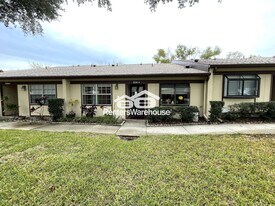 11241 Dollar Lake Dr in Port Richey, FL - Building Photo