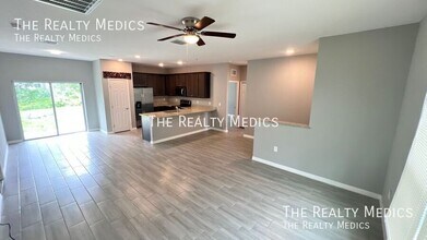 324 Dailey St SE in Palm Bay, FL - Foto de edificio - Building Photo