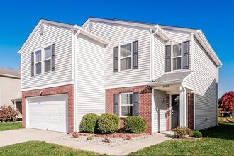 2069 Prairie Sky Ln in Greenwood, IN - Building Photo - Building Photo