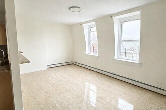 296 Mill St in Poughkeepsie, NY - Building Photo - Building Photo