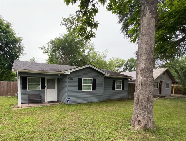 property at 1206 8th St