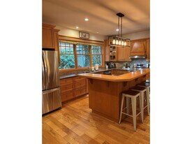 168 Peace Park Dr in Surrey, BC - Building Photo