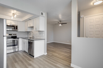 Astero Mesa East in Mesa, AZ - Foto de edificio - Interior Photo