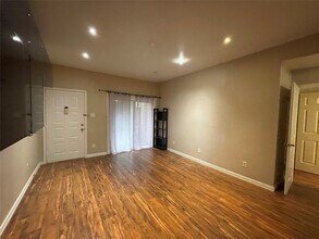 8055 Cambridge St in Houston, TX - Building Photo - Building Photo