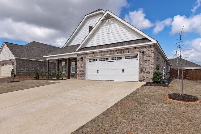 1245 McClain Dr in Prattville, AL - Foto de edificio - Building Photo