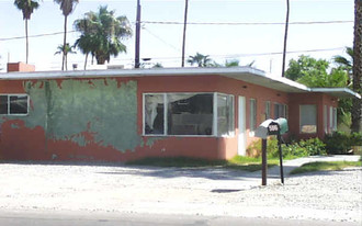 580 S Calle Palo Fierro in Palm Springs, CA - Building Photo