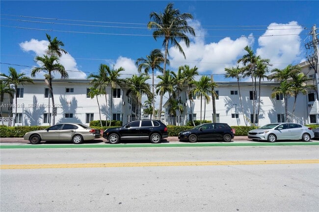 8330 Byron Ave in Miami Beach, FL - Building Photo - Building Photo