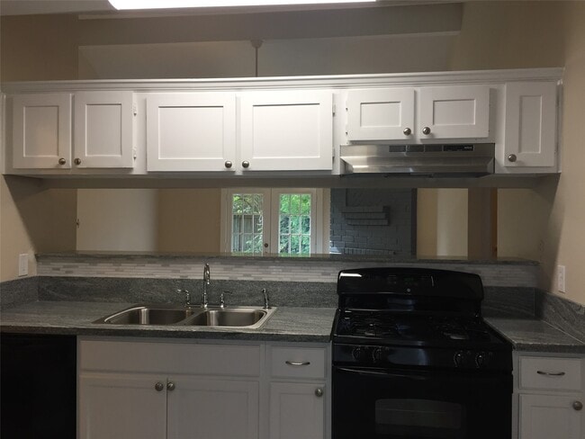 property at 1138 Oxford Dr