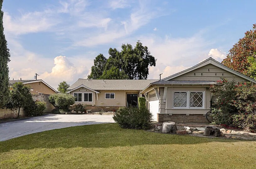 10657 Knapp St in Los Angeles, CA - Foto de edificio